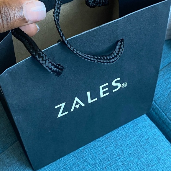 warranty on rings,. Rings can be resize,cleaned and get diamond replaced . - Picture 6 of 10